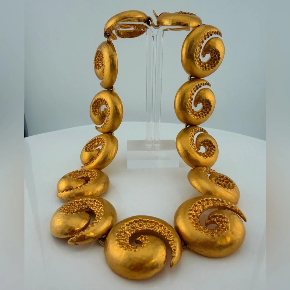 Les Bernard VO (vogue) spiral chocker